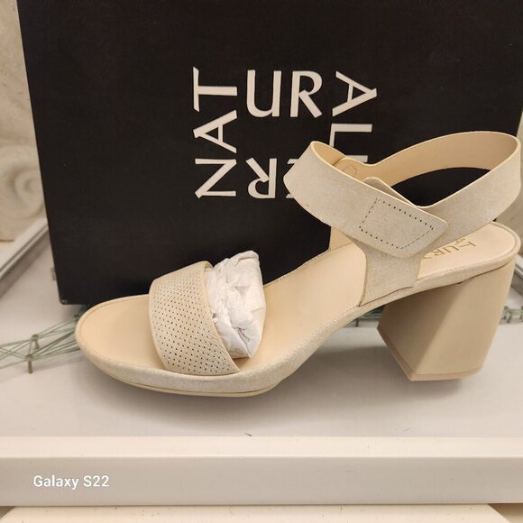Naturalizer Genn-Rise Ankle Strap Sandals Pale Ivory Perforated Nubuck Size 9.5. - Picture 1 of 13